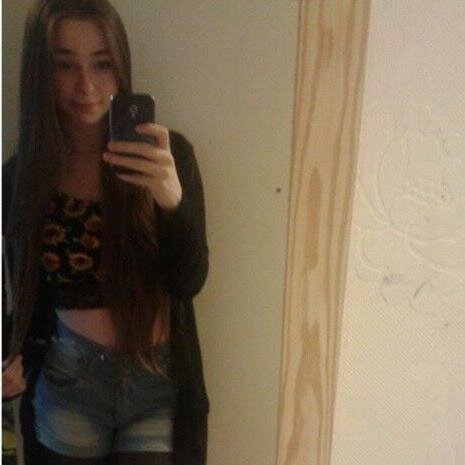 AshaPowell2's profile picture. musician, aspiring performer, 16 years old.