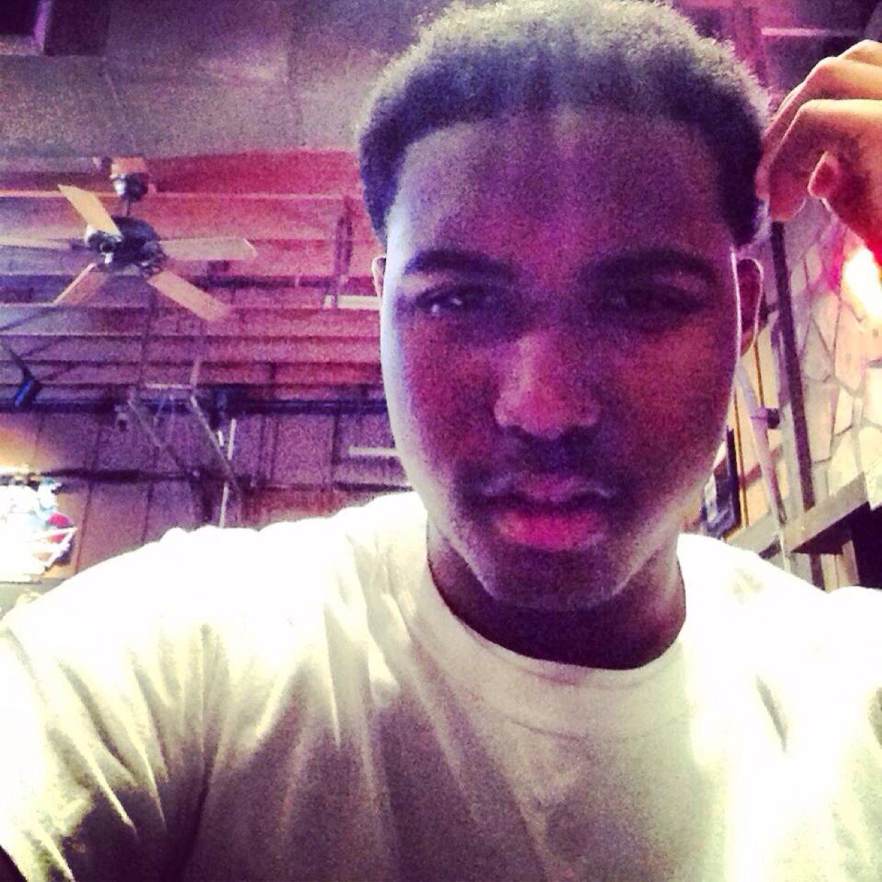 There's only one me n its me so follow me tha real me official