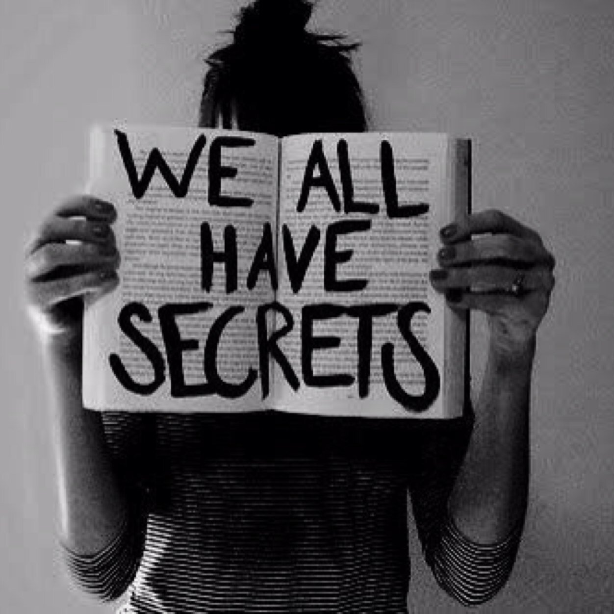 Send in your ships, confessions (we will put them on picutes and or tweets and we wont mentiom you) or send annoynous messages!!
