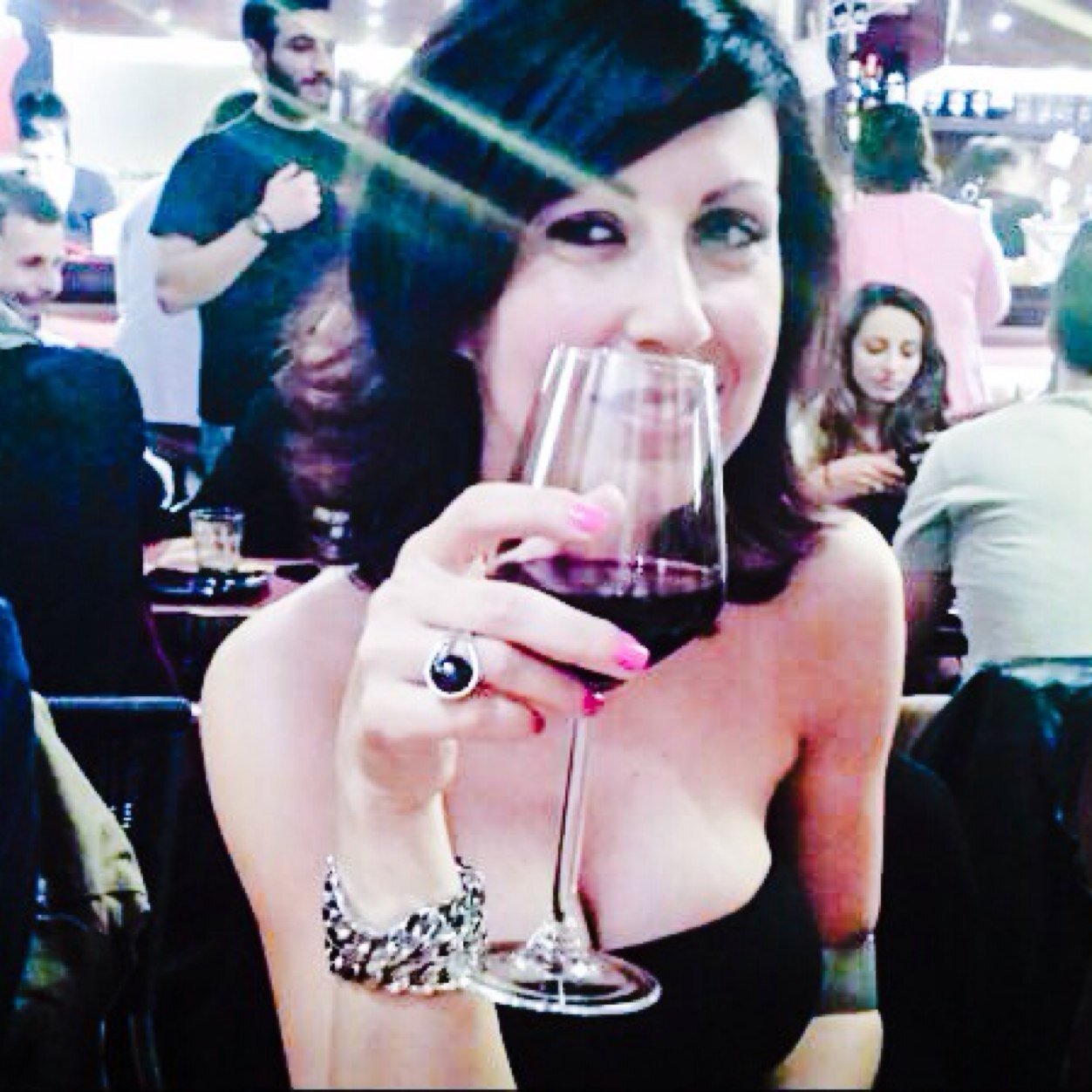 Ssscarolaina's profile picture. Andando a caso..consideravo...girando per strade vuote..che l'equilibrio si vede da se..si avverte immediatamente....