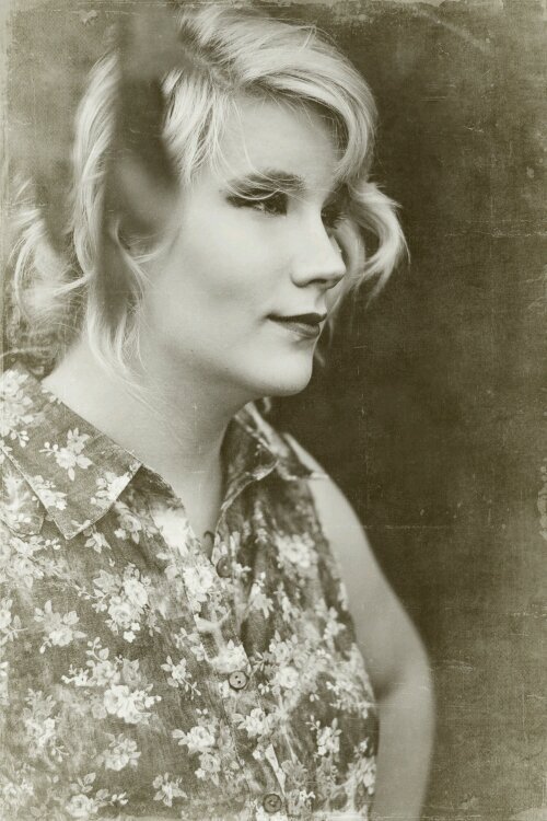 sisiconnorphoto's profile picture. Iowa based portrait and wedding photographer.