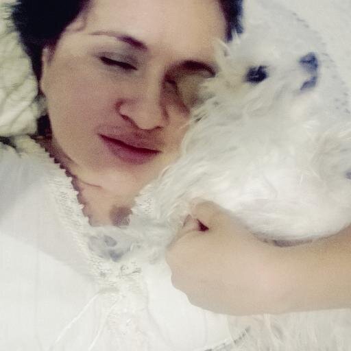 Comunicóloga por gusto y formación, maestra universitaria por amor, mercadotecnia social.Amante de los perros y su protección,el cine,la radio y el café ☕!!