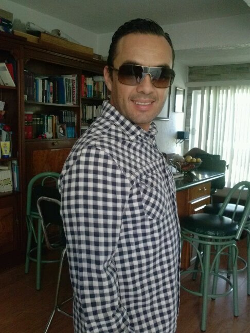 Nací en GDL, Abogado, Cursando Maestría en Derecho Constitucional U de G