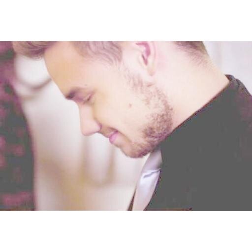 o Zayn que fuma e eu que viro fã dos viadinhos