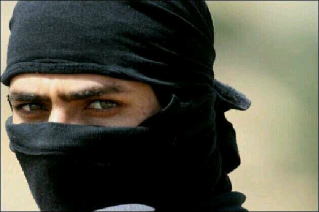 ‏‏‏‏‏‏- أنا لست إلا غريباً هنا فإن السما موطني