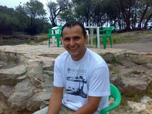 O Senhor abriu os meus olhos, tocou o meu coração e eu o tornei o Senhor da minha vida. Sou evangélhico,  convicto de que somente o Senhor Jesus Salva !
