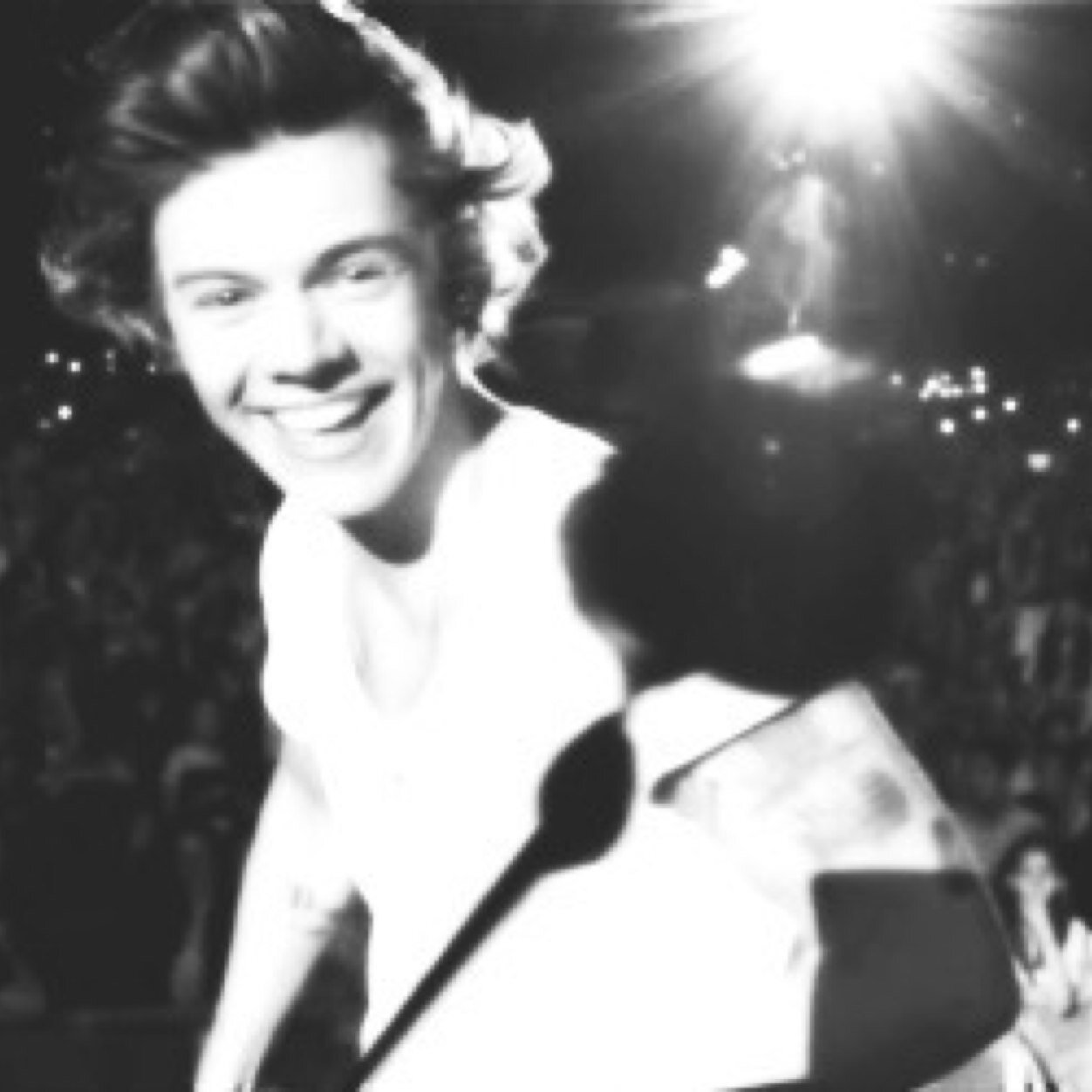 Hi beautiful please follow @5iveSecondsof1D because she gave you a free follow :)