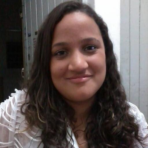 IGSiilveira's profile picture. Sou uma mulher de gostos e versos. Um pouco ladra, eu diria. Roubo histórias, bordo palavras, costuro sonhos, desato pensamentos. Coisas de quem escreve.