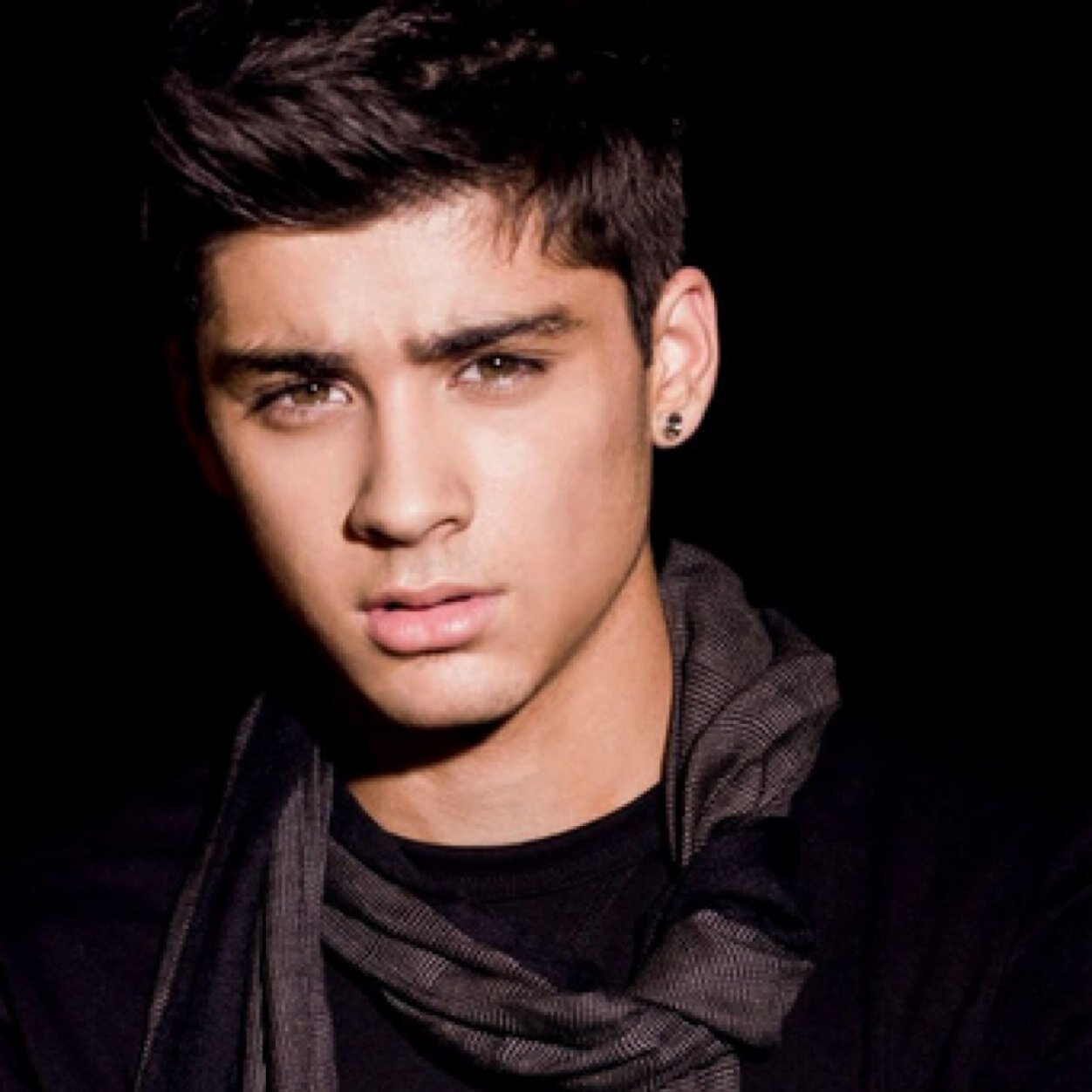 ask for a follow back on @raybanzouis