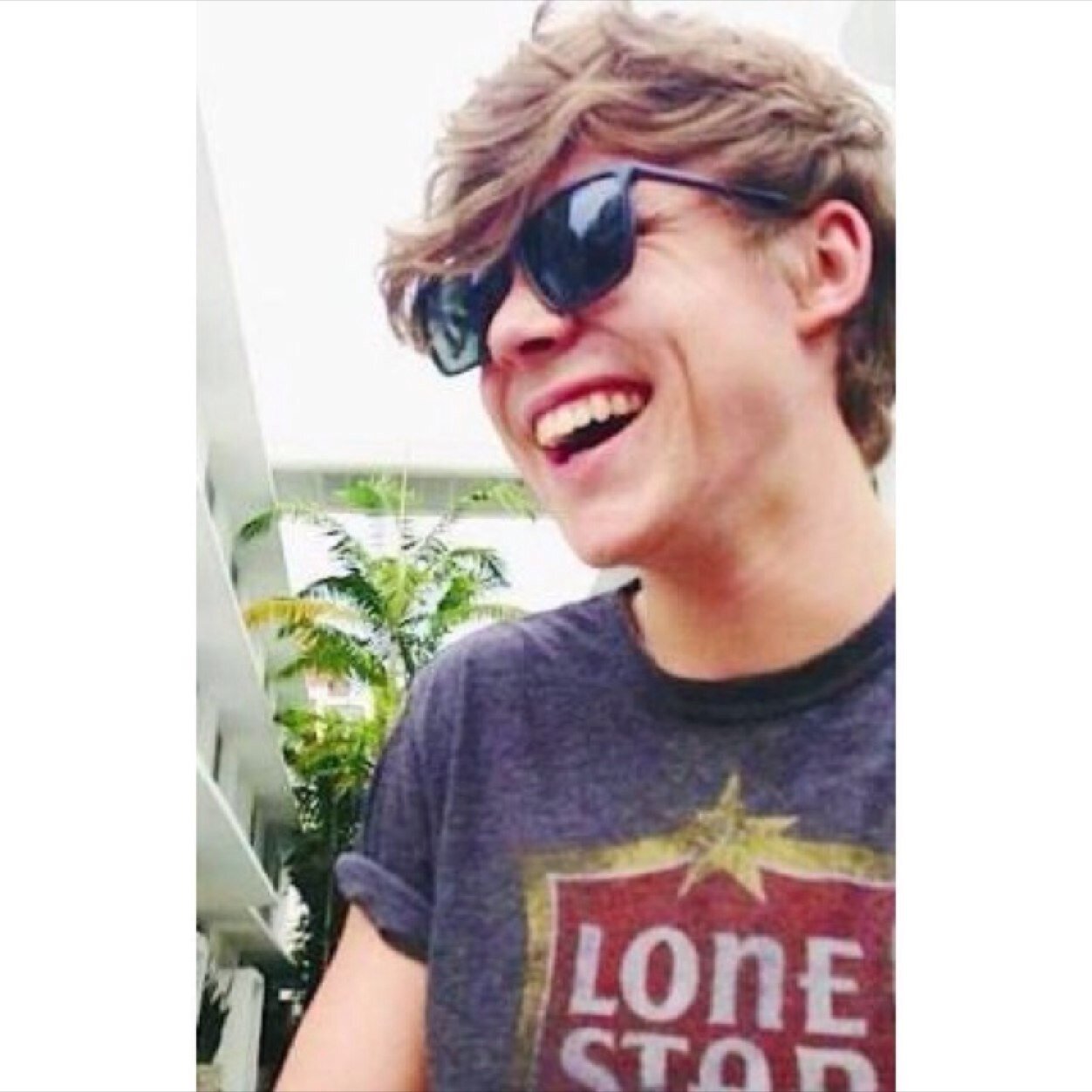 Why do you love ashton irwin? Send us a dm & we'll tweet it w/ your username. We want him to know just how much the 5sos fam cares about him♡ask for follow back