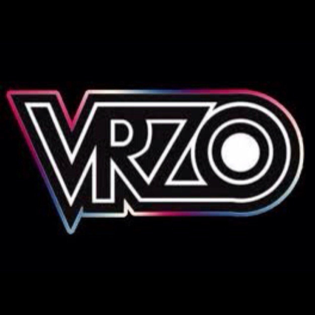 สวัดดีครับผมเป็นคนชอบดูVRZOมากๆผมชื่นชอบทุกคนเลยครับพี่จอชพี่ปลื้มพี่ทับทิมพี่อิตพี่เคนวดแมวหมาตายควายตะลึงพี่เกย์อั้มผมอยากได้สินค้าจากVRZOมากครับมาคุยได้ครับ