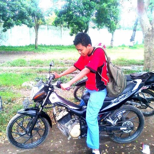 I'am AREMANIA slalu mendukung arema dimana arema berlaga aQ pasti dukung ILOVE AREMA http://t.co/JDrs82ta2V