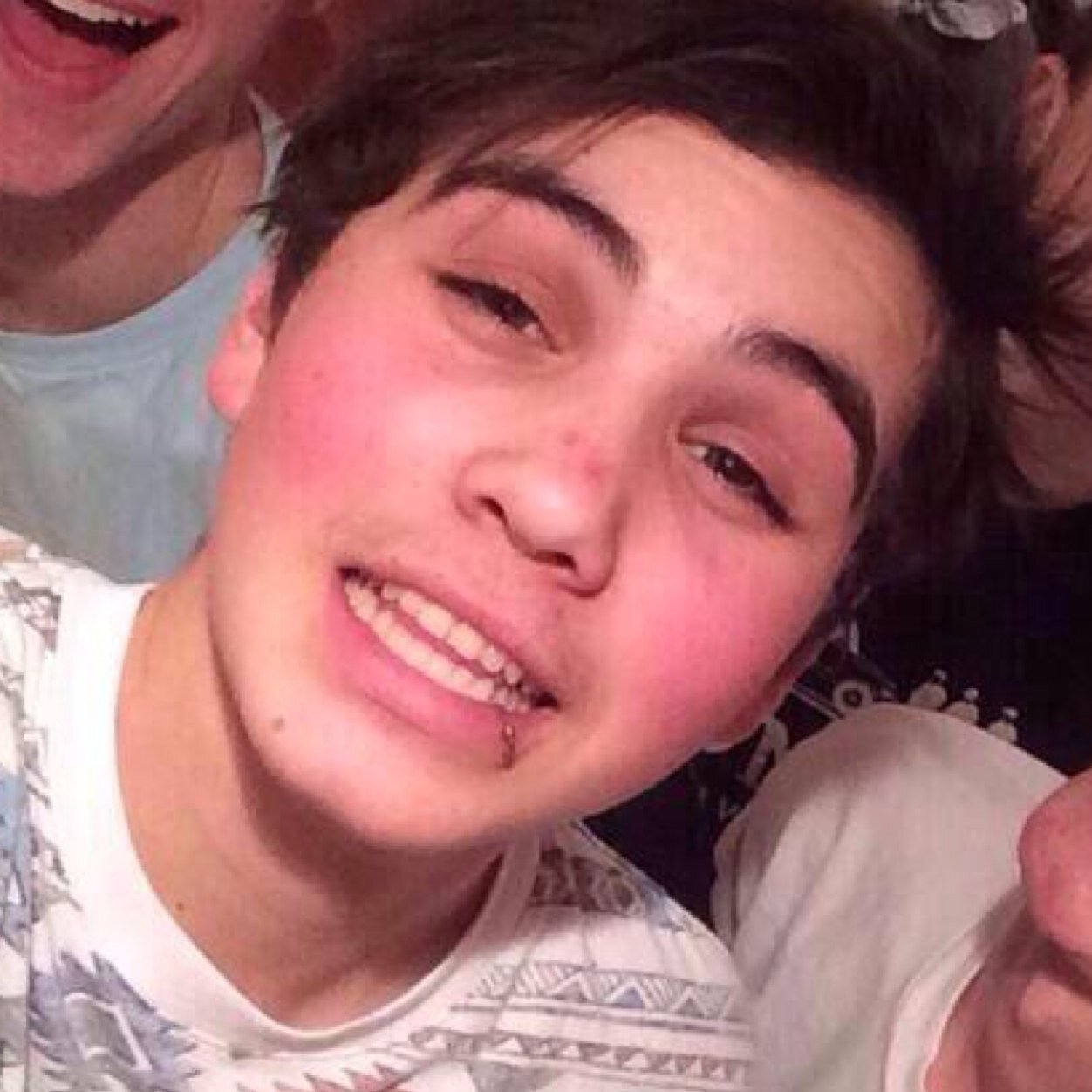 congrats on your sam follow! ily! -@ashtonlightyear