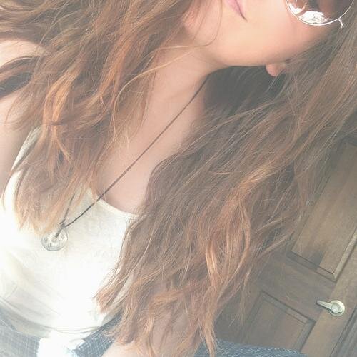 fakelsa's profile picture. This is a free follow.