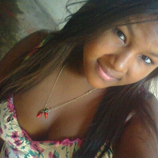 SPFC 3 '' . estranha, irônica, chata, feia, ciumenta, meiga & fofa. FOLLOW ME ? ;