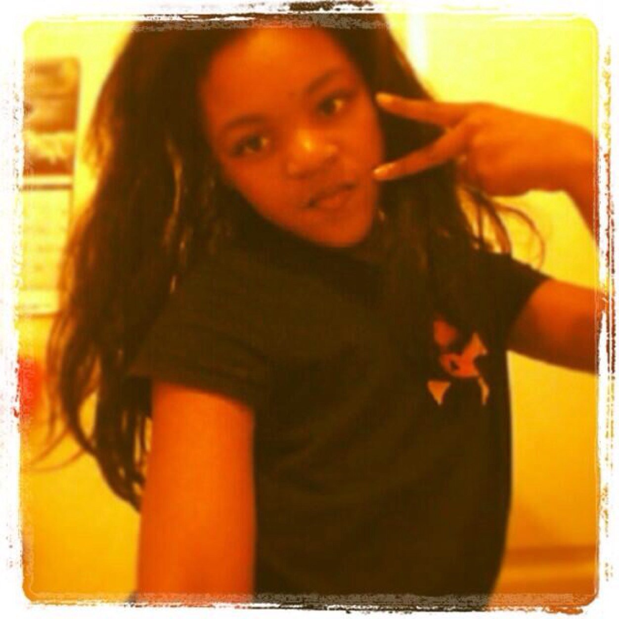 Hi my name is jenny follow me im famows love my fans im an actress and i 11 modle and writer and singer and