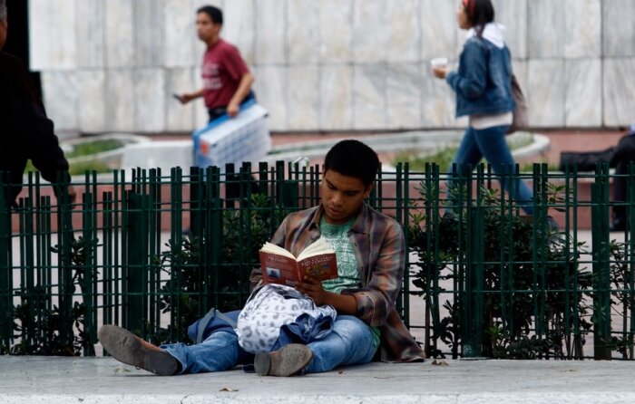 Maestro a domicilio de química y matemáticas, ex alumno del postgrado de la UNAM, estancia postdoctoral en el extranjero y finalmente sin emplo en mi pais.