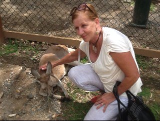 Secretaria de profesion,mama de 7 hijos,dueña de casa,fabricante de jabones naturales,amante de mis hijos,mascotas y jardin.Una chilena orgullosa de su pais.