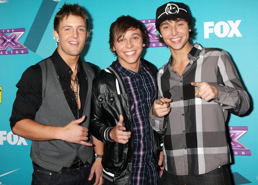 helllloooo twitter im new at this and the only thing I have to say is EMBLEM 3!!!!!! I love them so much they are my life!!!