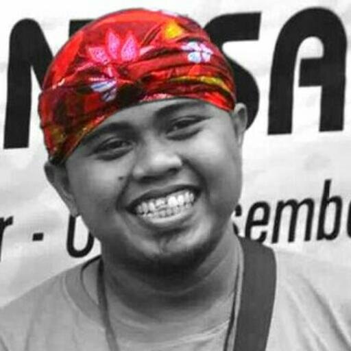 Penjelajah dunia (maya) dengan dua Jempol | Selain suka jalan-jalan dan foto-foto, juga suka banget sama kamu