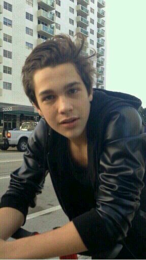 #i love Austin mahone and Justin bieber and ariana and selena and mily my idols#stay strong#im Madison
