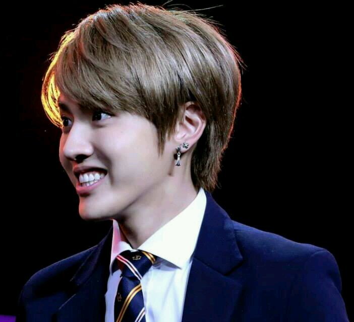 Just follow @TinkerbellYifan and gets 5 free followers.