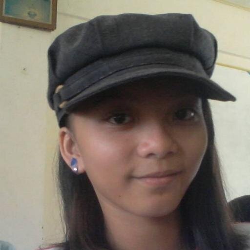 evelyndelacues1's profile picture. I'm not popular, but I have nice friends.