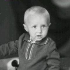 Sibman54's profile picture. В юности гулял я с девушкой при свете луны под тополями да кленами.. В молодости гуляю я с девушкой при свете луны под пальмами да манговыми деревьями.