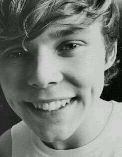 Hey ! I gave you a free follow so please go follow @GinteM1D :)