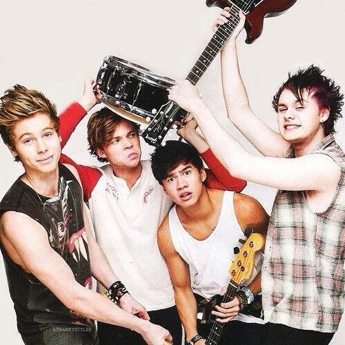 Hiiiii x Have any 5SOS Art-work? We'd love too retweet and see your work!