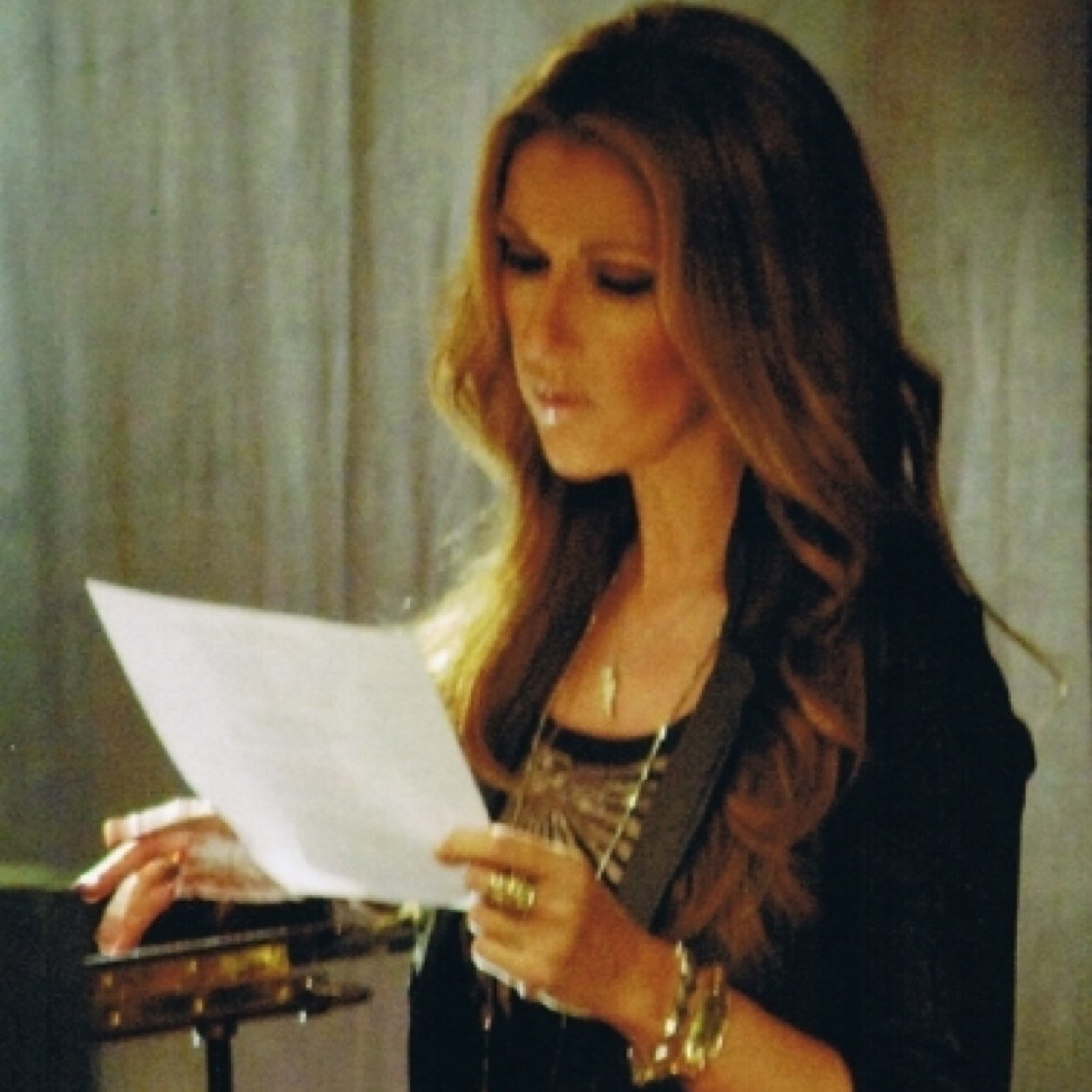 celineedion_fan's profile picture. free follow from @_moonliightt! follow @_moonliightt instead bc she gave u a free follow☁️ she follows back⚠️