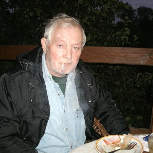 Иногда пишу. Чаще брожу в инете, смотрю, что нового тут, то, о чем не знаю. Нашел: продающий сайт.    Взял: http://t.co/G8Mtu865r0