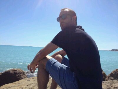 Procrastinador y mediocentro frustrado.
Deportes, cine, música, política.
Justicia