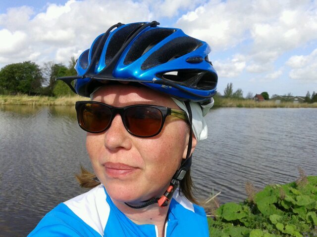 Uitvinder van de Nasebremse. Nieuwsgierig aagje. Kniesoor.