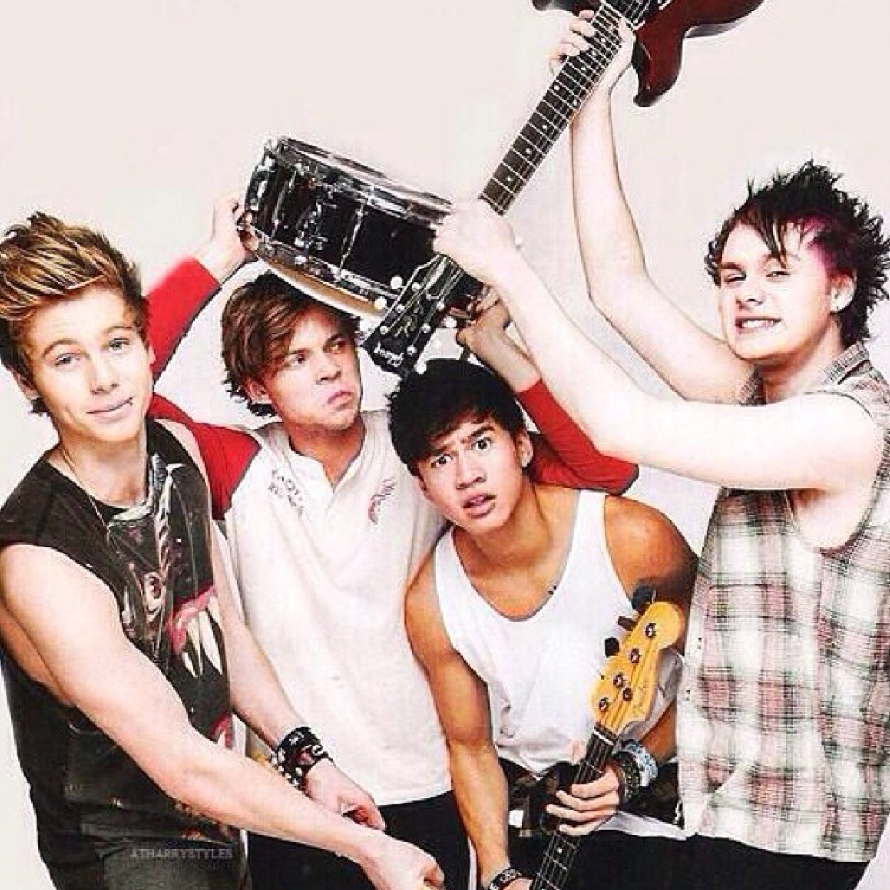 @Calum5SOS @Luke5SOS @Ashton5SOS and @Michael5SOS I love you so much ❤️❤️❤️ 0/4 :(