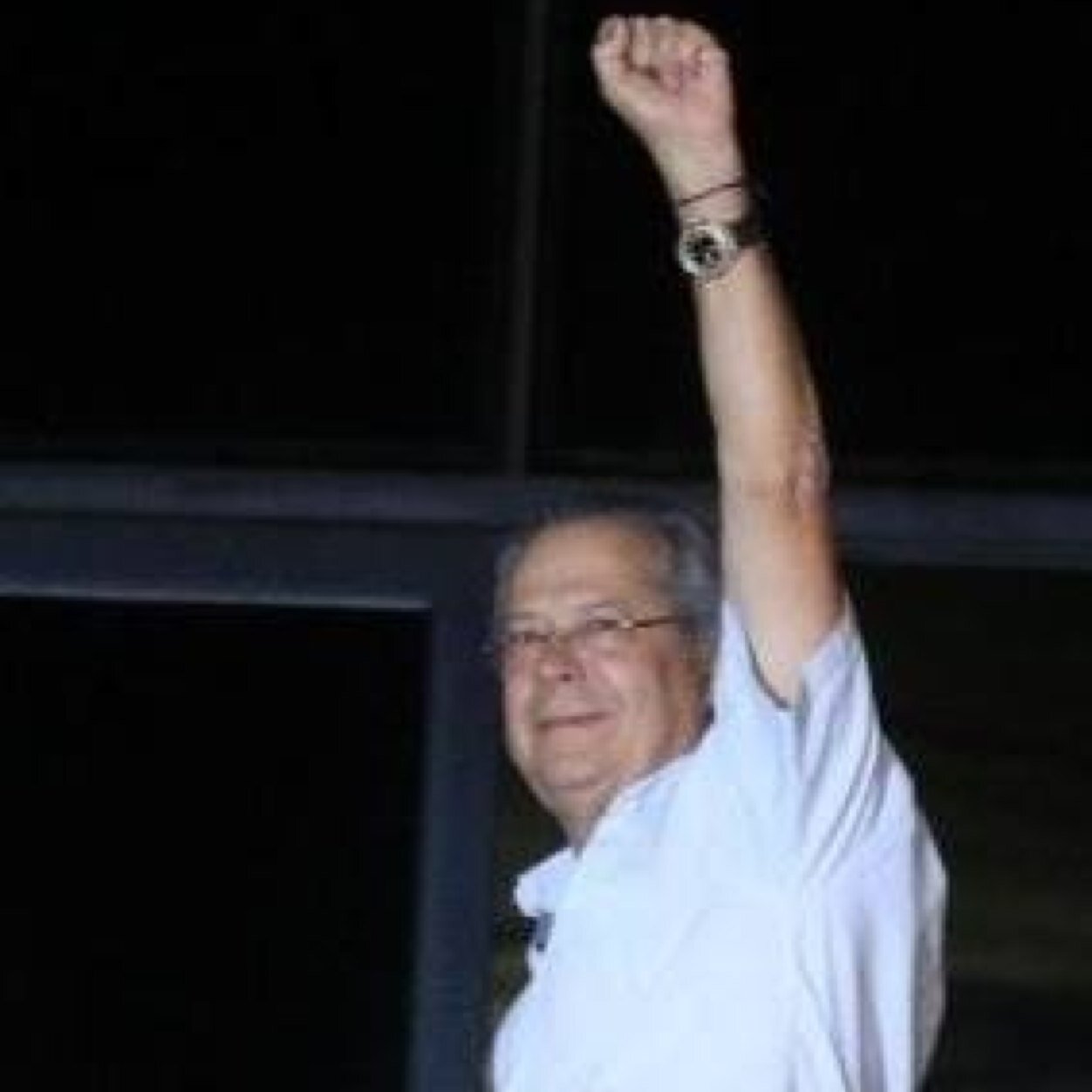 Perfil dedicado a José Dirceu, preso ilegalmente em regime fechado. A pior das injustiças é aquela cometida pela própria Justiça.