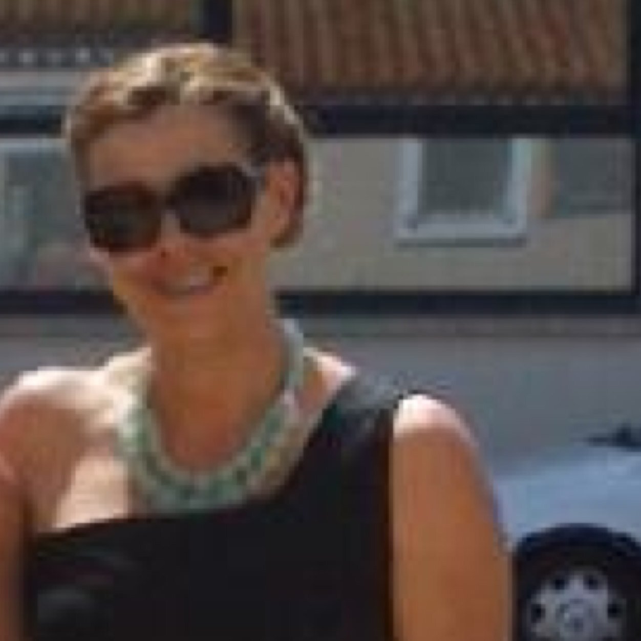 MariProdcabaret's profile picture. 