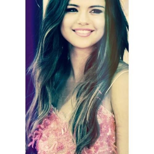 love_selenator's profile picture. 