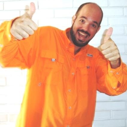 Risoterapeuta, Coach de Bienestar, Líder Internacional Certificado en Yoga de la Risa, Dramaturgo, Titiritero, Actor. Director del Teatro Infantil La Botija