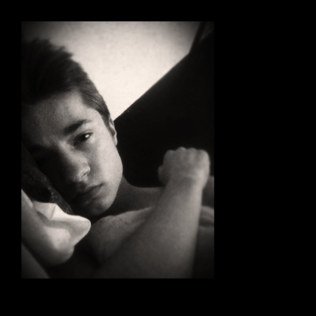 Follow me on instagram; @ryansquires_ :..Add me on snapchat; @ryansquires14