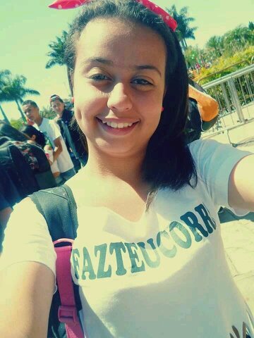 ∞ Meiga, chata, alegre, irritante, capricorniana, blábláblá                               http://t.co/Un546acrPf…
