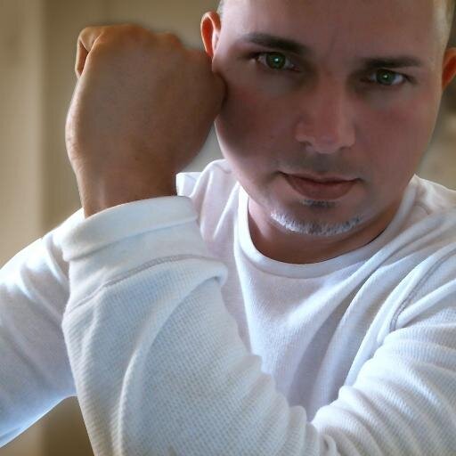 xCharlesPR's profile picture. Gamer de PR, me gustan los juegos de vídeo, las computadoras, todo lo relacionado a la tecnologia..