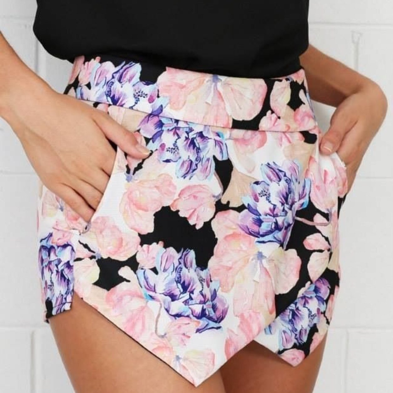 Lookinperf's profile picture. You don't chose who you love it just kinda happens ♡keep your head up because you are worth it ♡