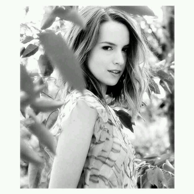 OFICIAL TWITTER 'Bridgit Mendler News' Sua Mais Nova fonte de Notícias da Cantora & Atriz @bridgitMendler