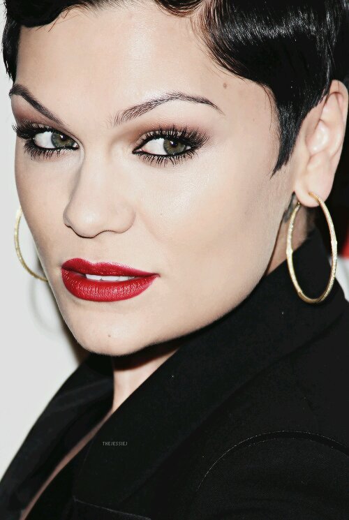 JessieJBigguest's profile picture. Hello, Heartbeats dont forget @JessieJ birthday tomorrow !!