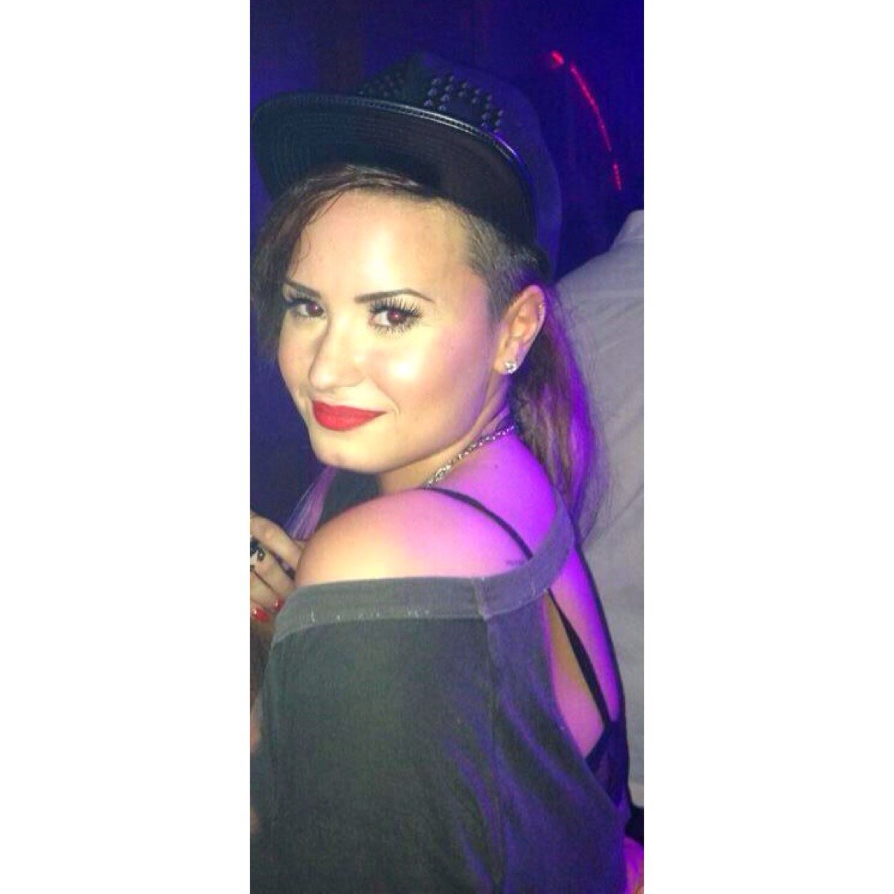 Follow @snugglemedemi :)