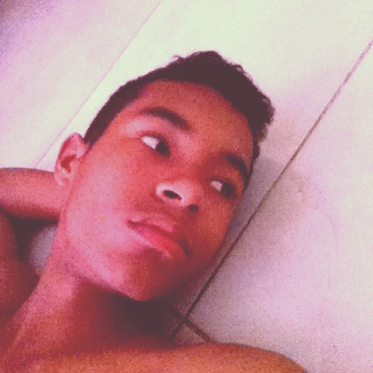 Follow me and i follow u back ;)