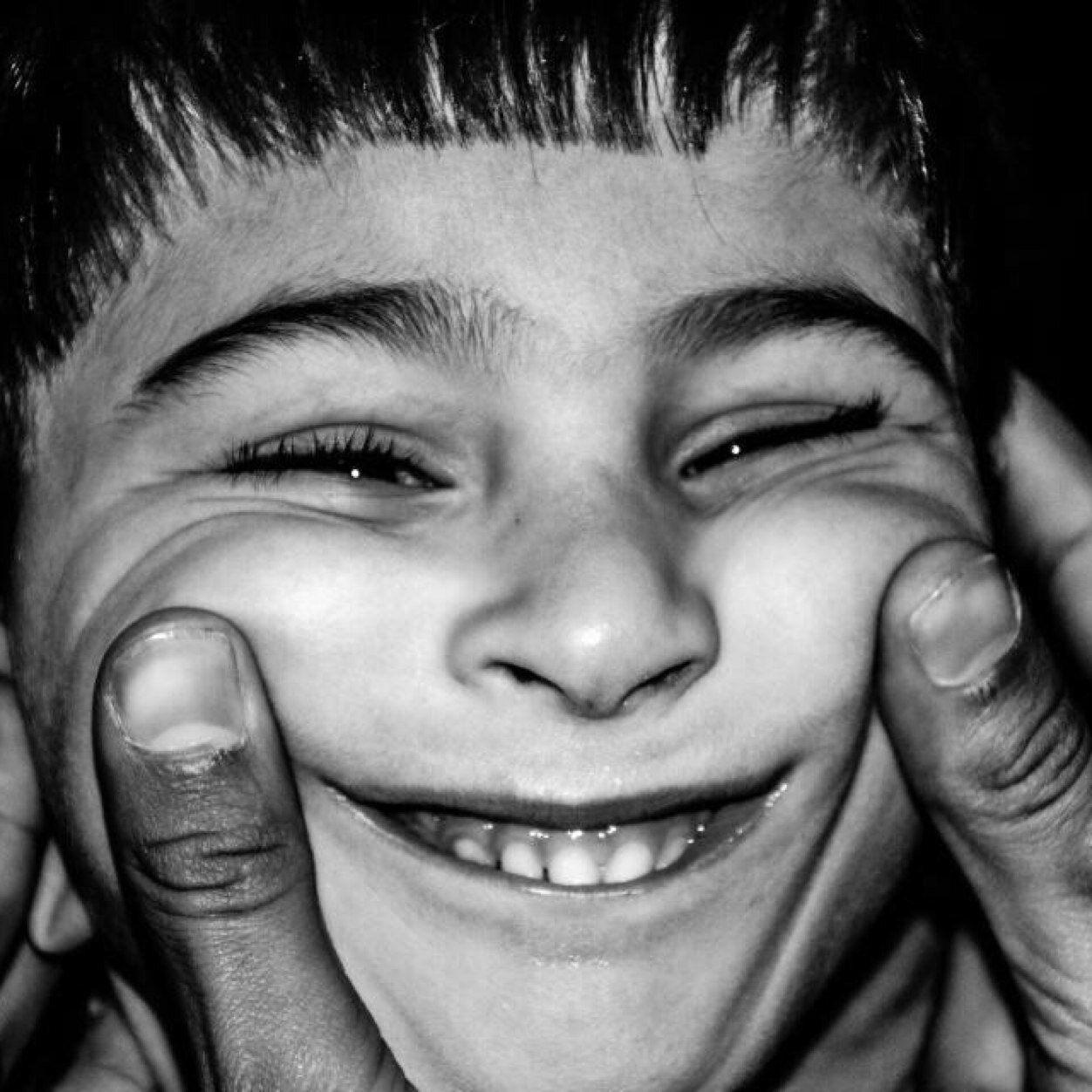 ‏‏‏‏فتاة تعشق االإعلام بأرضيته الخصبه ومنحنياته المتشعبه  وجميعنا نعلم انه  ينقل  الصورة الاخرى للعالم وفي بعض الاحيان يجعل الصواب خطاء   والخطاء صواب