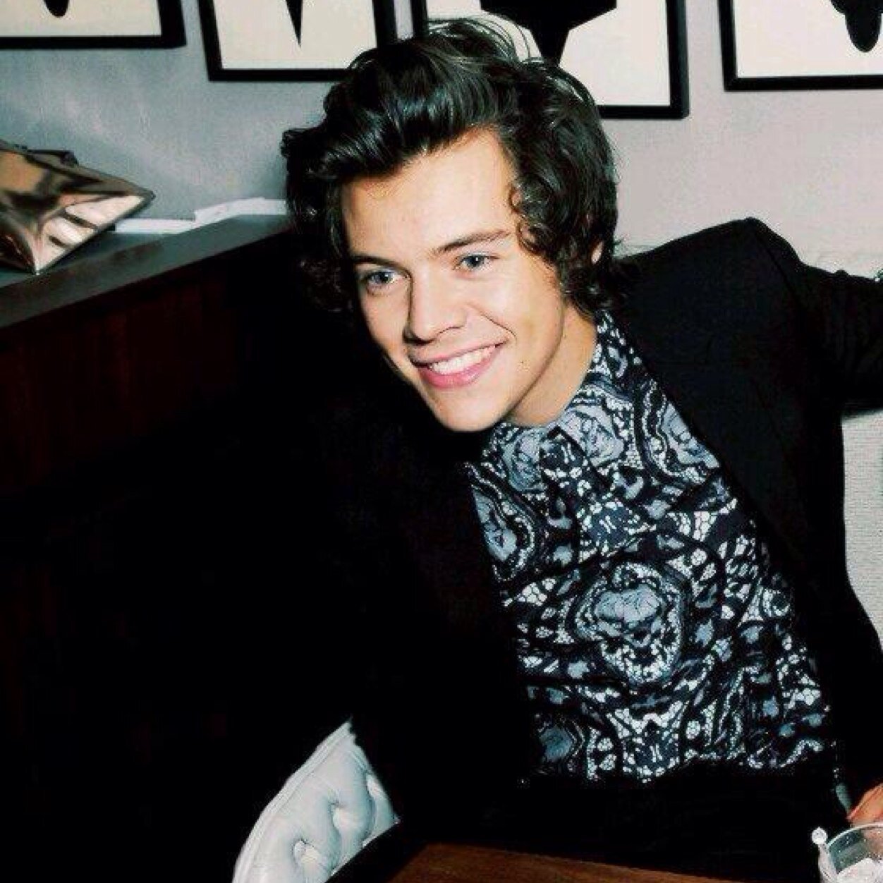 Please follow @sugarstylessx not this account, you are all beautiful and ily ☀️