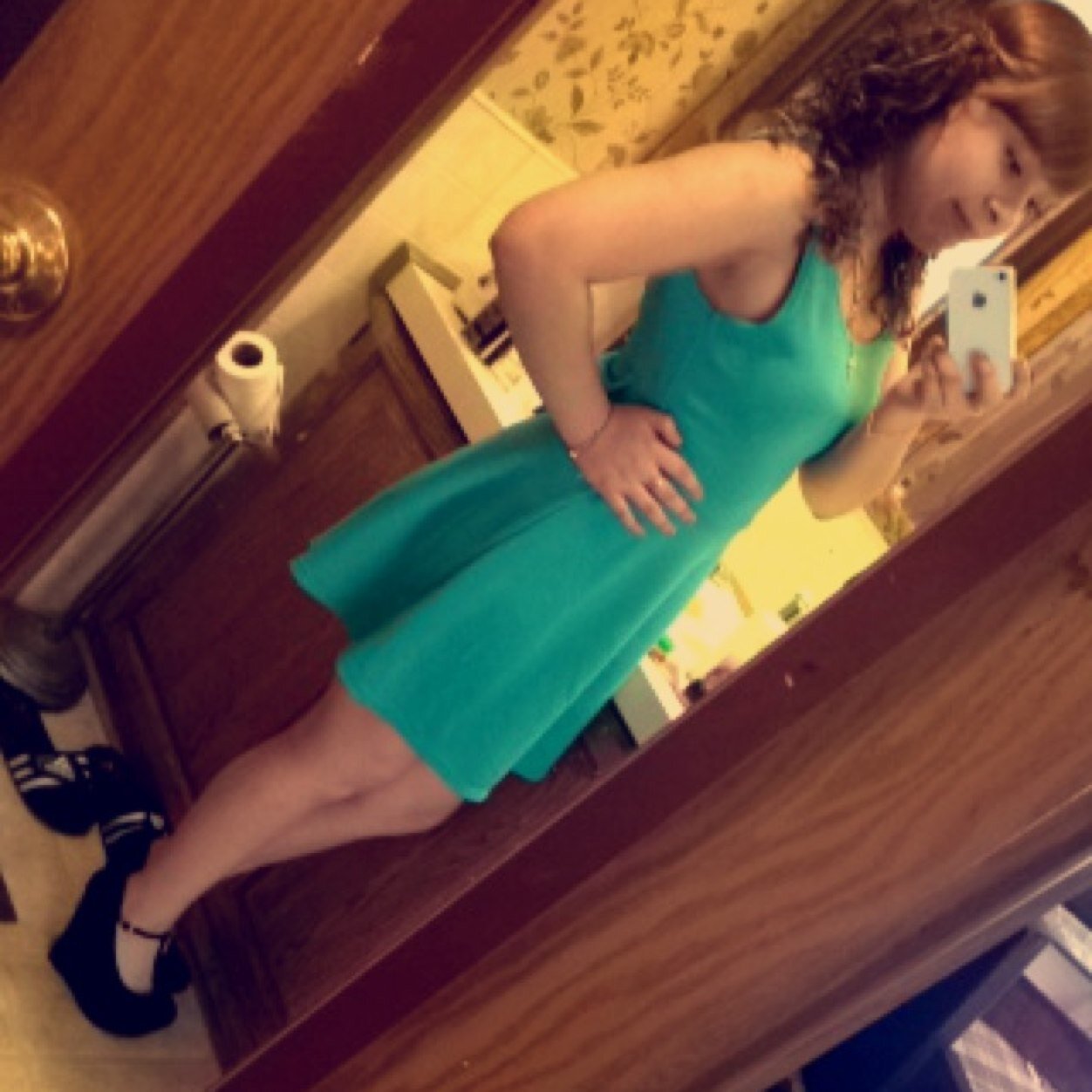 Im karina btw , Born in chicago ,15 years old love to party mexican , love basketball , 9_18_14 taken ❤❤❤❤